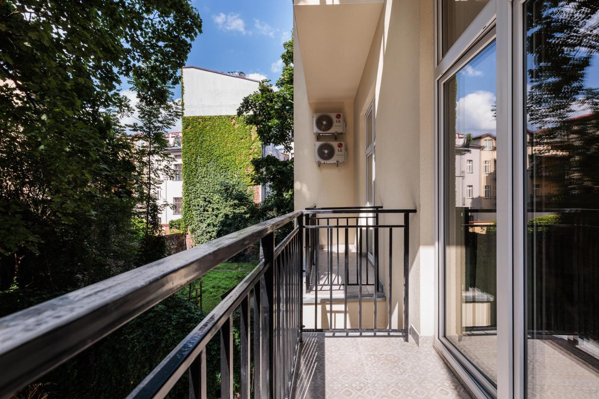 Krowoderska 55 - By Upstairs Cracovia Exterior foto
